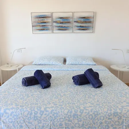 Summerland Ocean View Apartment